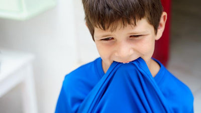 كيف تتعامل مع الأطفال الذين يرفضون ارتداء ملابس معينة؟