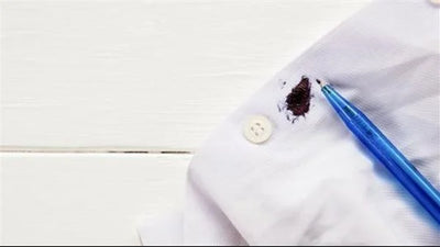 كيفية إزالة بقع الحبر والطعام من ملابس الأطفال: نصائح عملية لكل أم