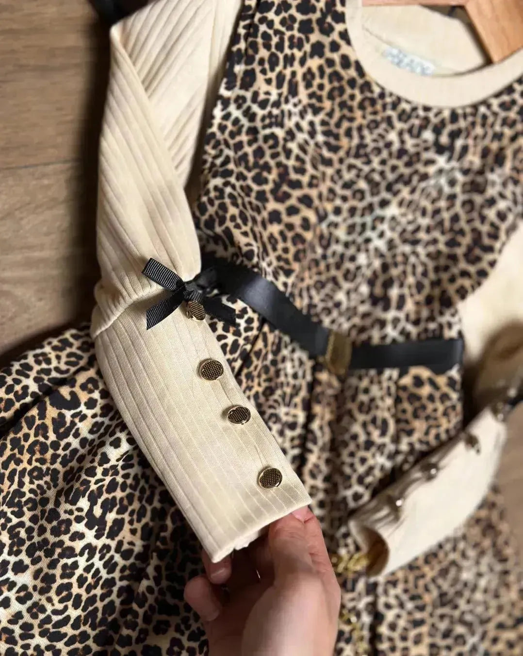 فستان بناتي فاخر بطبعة الفهد مع حقيبة عصرية