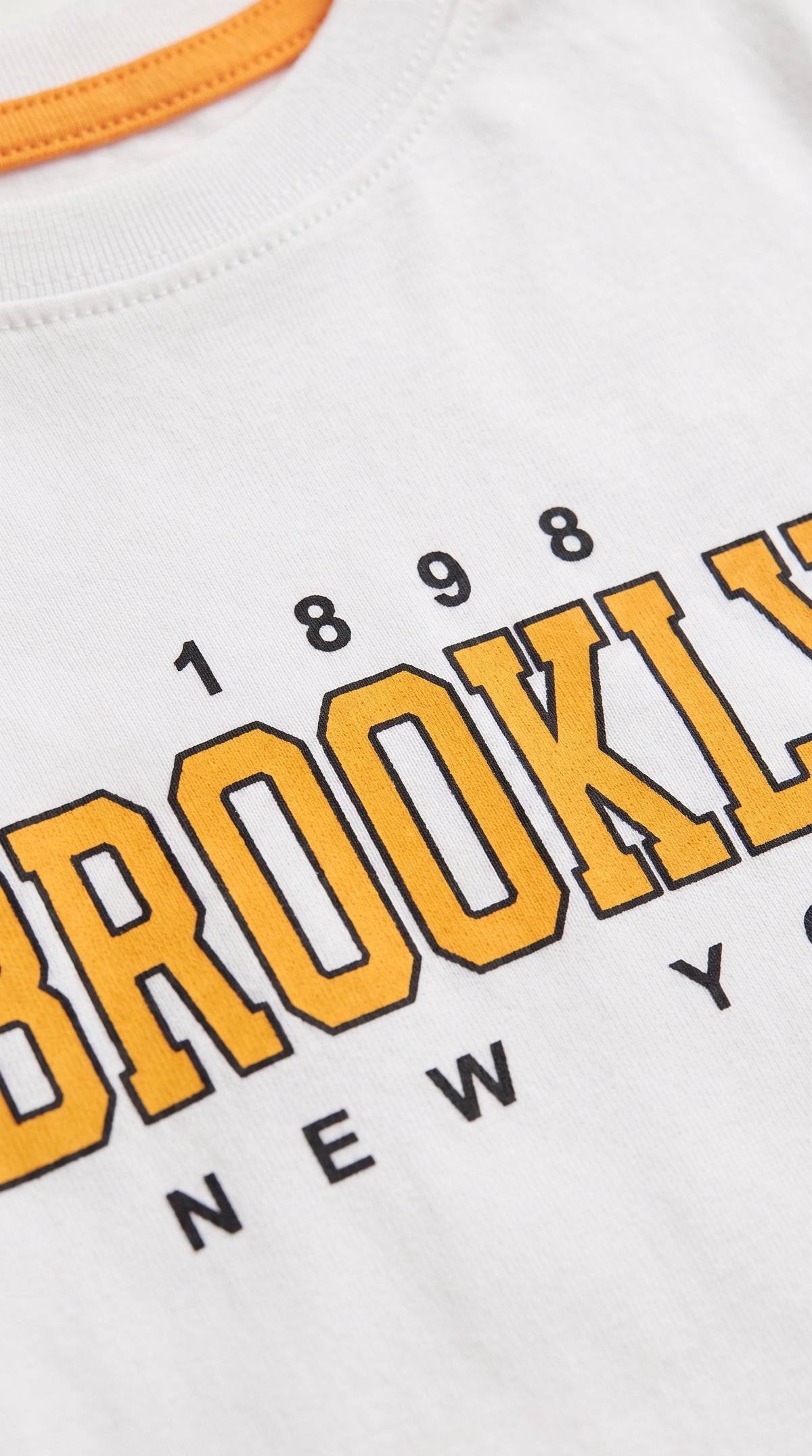 طقم نيويورك بطبعة BROOKLYN الفاخرة