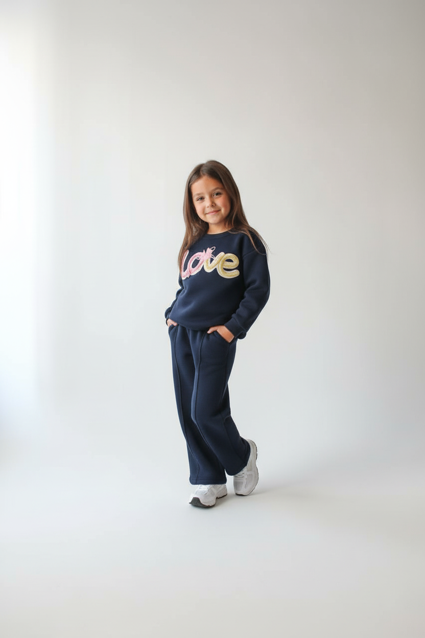 طقم LOVE للبنات - أناقة للجميلات فقط