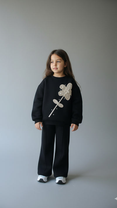 طقم LUCKY للبنات – أناقة للجميلات فقط