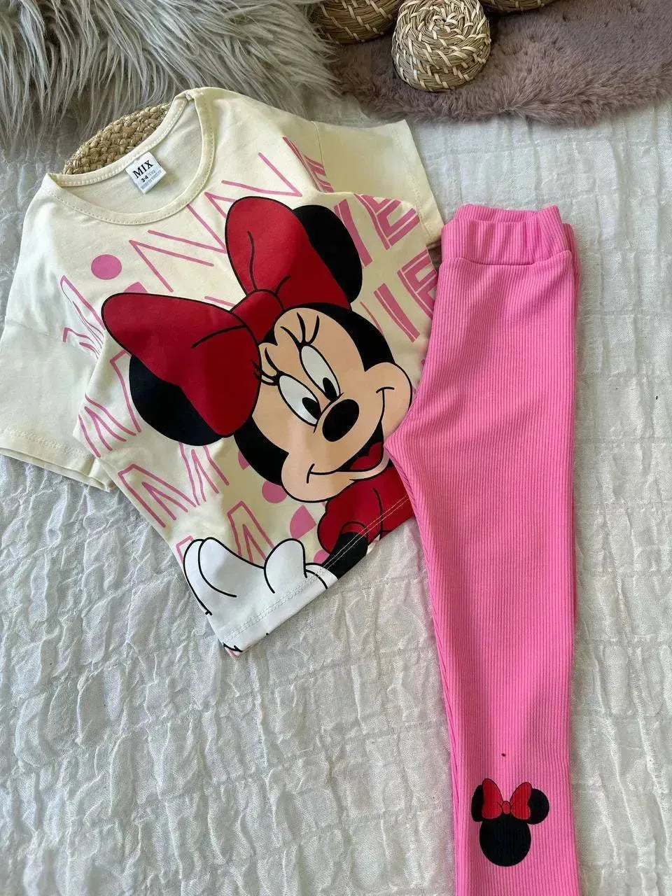 طقم Minnie Mouse – ألوان الأحلام بنعومة ساحرة
