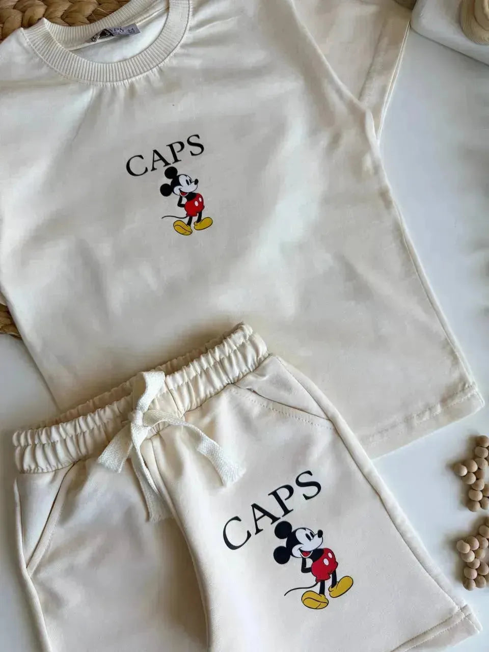 طقم ميكي وبلوتو الأنيق بقصة CAPS العصرية
