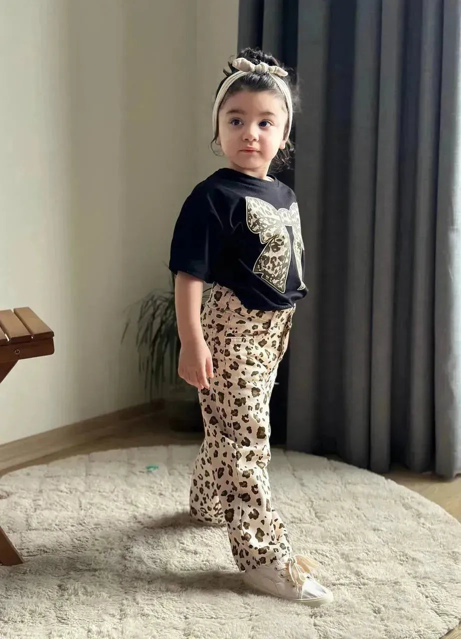 طقم Leopard للبنات - تألق ناعم بطبعات جريئة