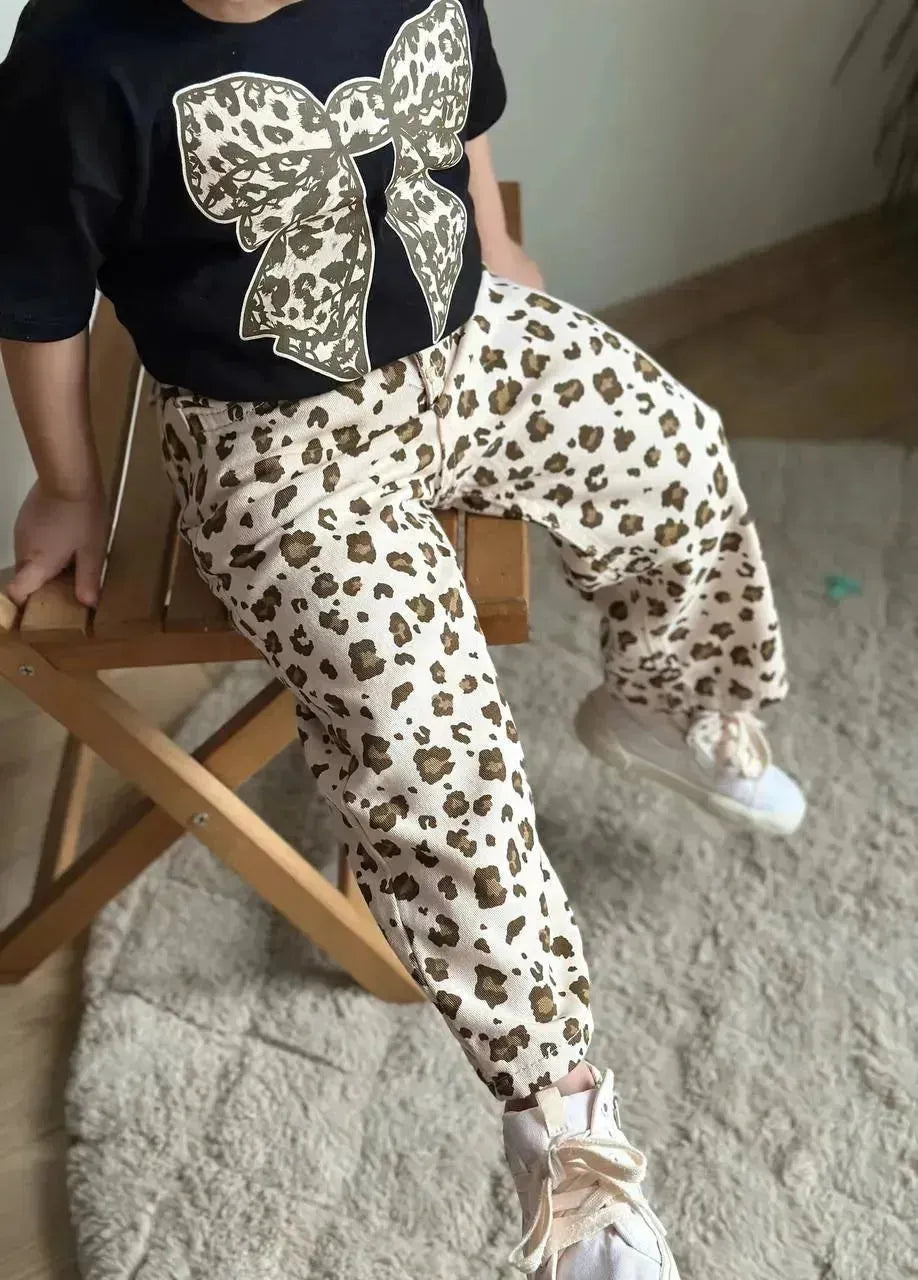 طقم Leopard للبنات - تألق ناعم بطبعات جريئة