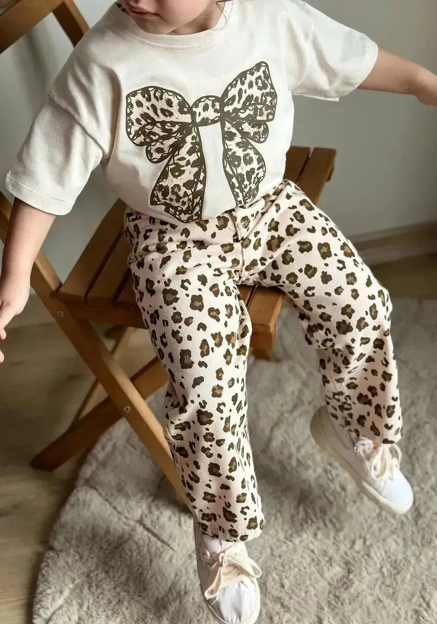 طقم Leopard للبنات - تألق ناعم بطبعات جريئة
