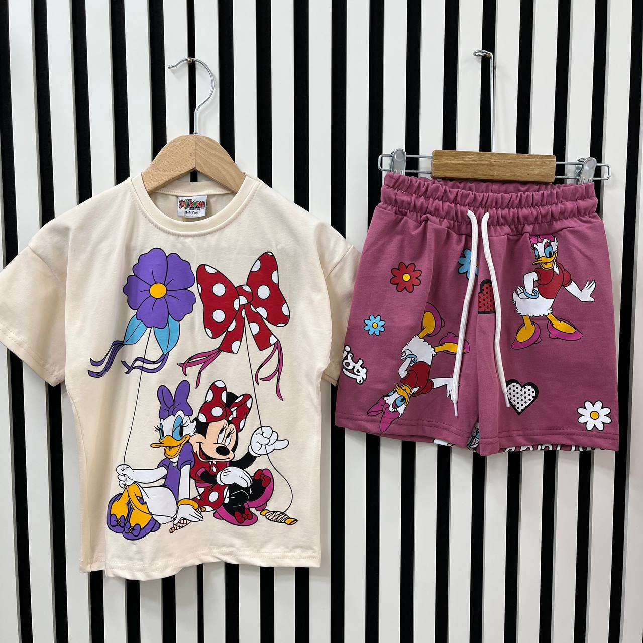 الصديقتان MINNIE وDAISY بتصميم لطيف