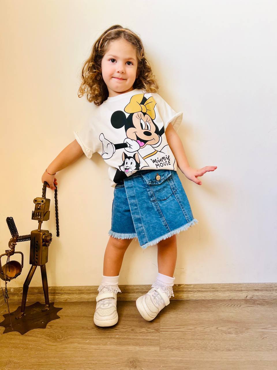 طقم MINNIE – أناقة الجينز مع ميني ماوس