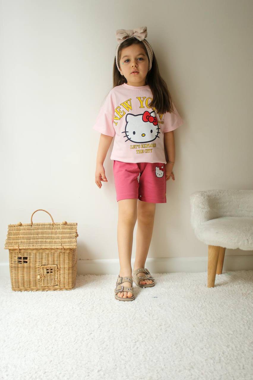 NEW YORK - KITTY بلونها الوردي الساحر