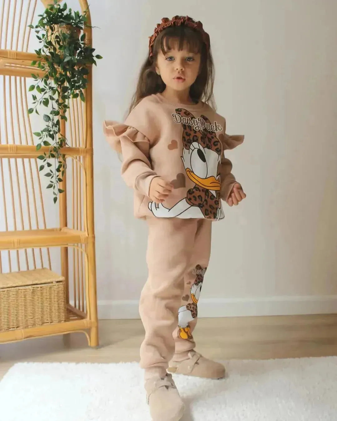 طقم Daisy Duck للبنات – تصميم أنيق وجذاب – تفاصيل المنتج