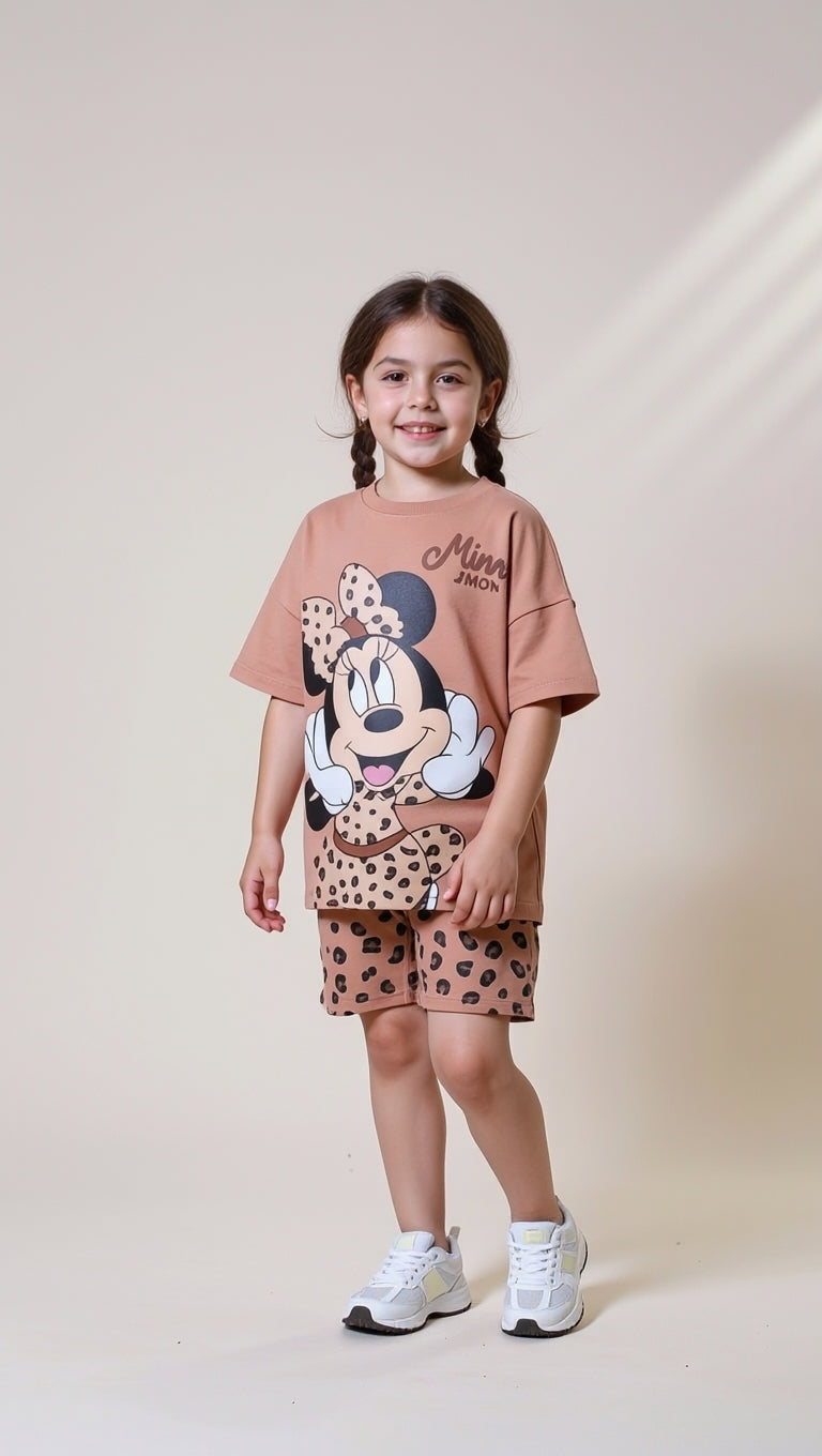 إطلالة MINNIE – لمسة البني الدافئ