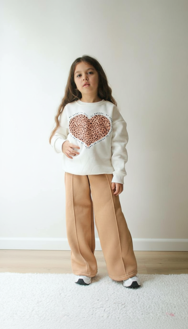 طقم نارا أنيق بتصميم مريح وتفاصيل جذابة