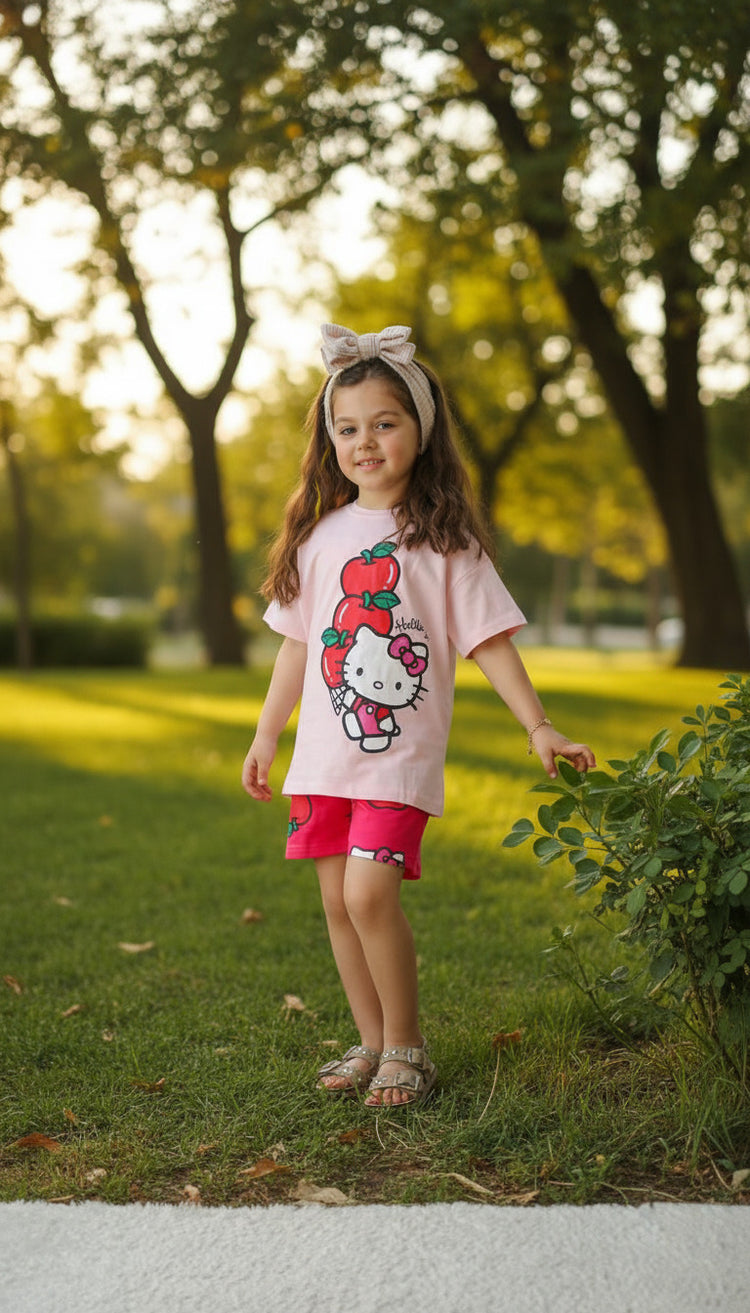 زي HELLO KITTY بلمسة الكرز
