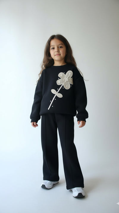 طقم LUCKY للبنات – أناقة للجميلات فقط