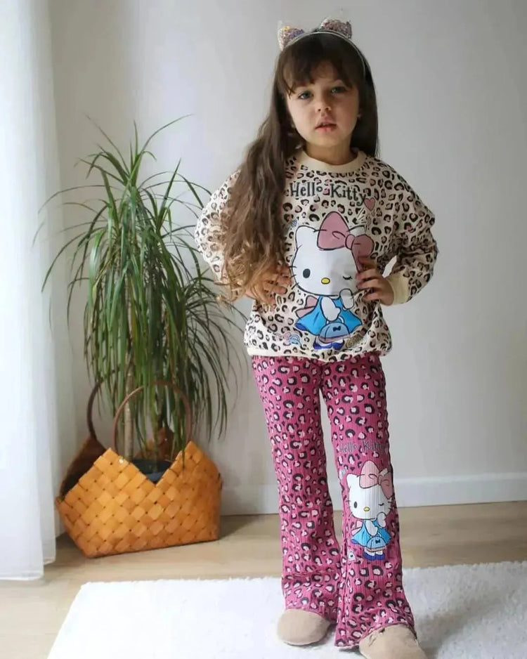 طقم Hello Kitty – إطلالة مميزة للبنات – ملابس بنات من بامبي