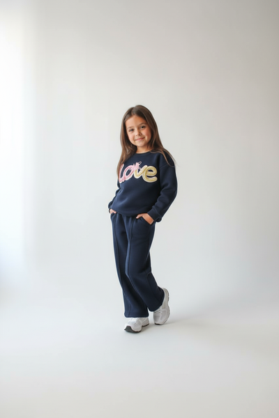 طقم LOVE للبنات - أناقة للجميلات فقط