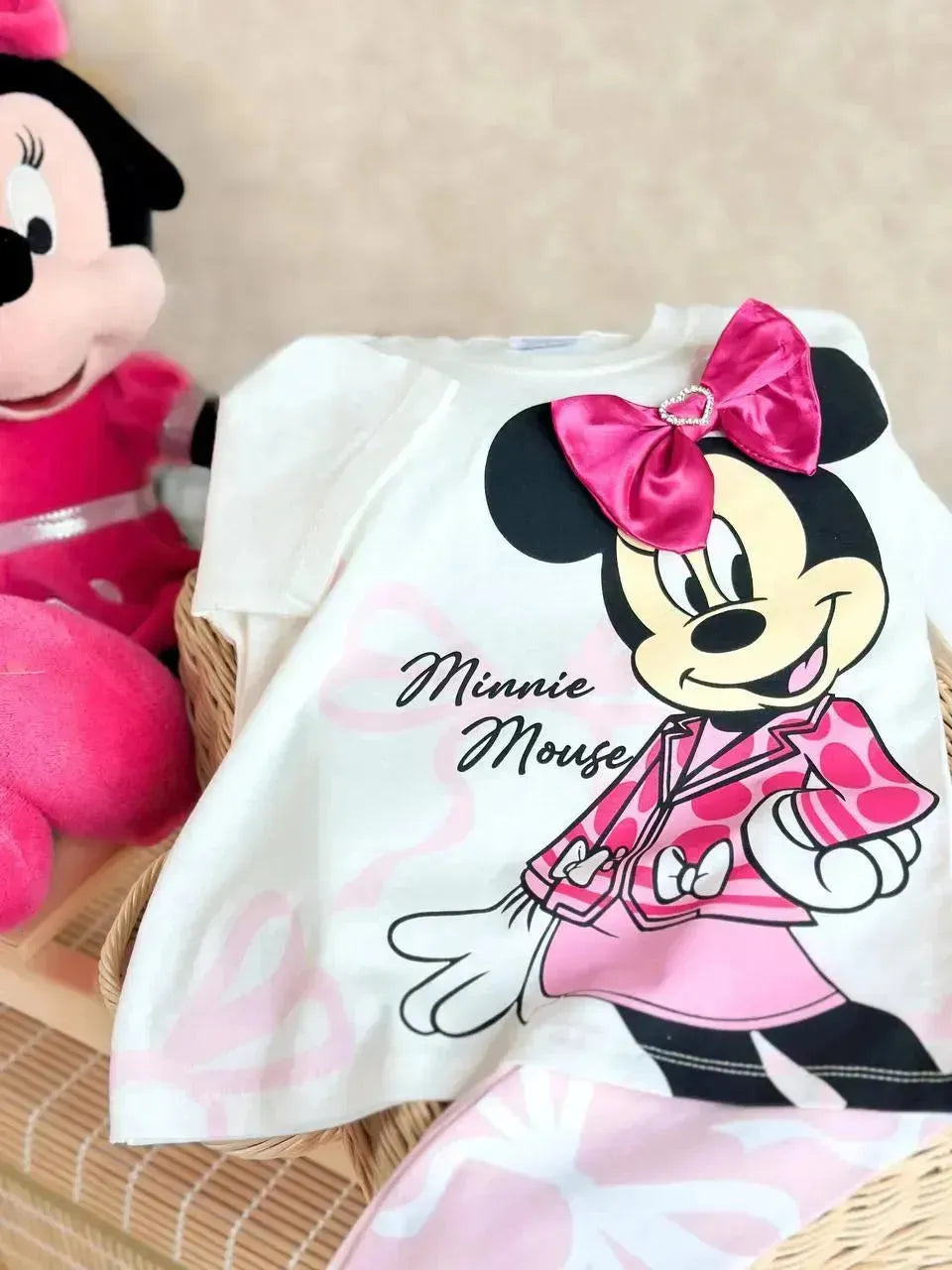 طقم Minnie الأبيض: فيونكة مرصعة 3D – زاوية إضافية