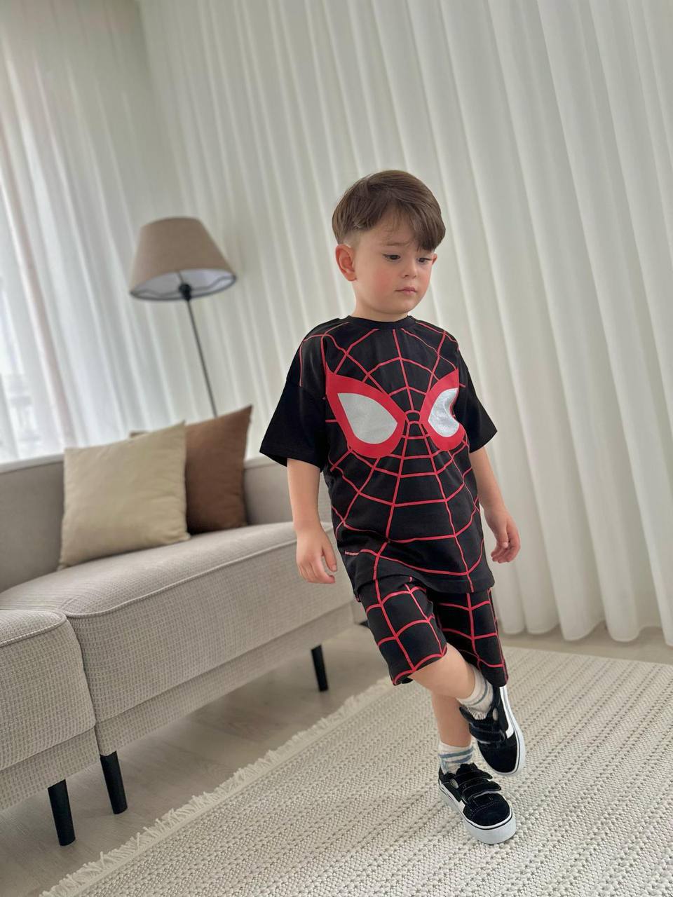 Spider Man المرح – إطلالة فريدة للأطفال – تفاصيل المنتج